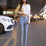 [XiaoYu画语界]Vol.539_嫩模林星阑户外牛仔裤街拍+香车内半脱秀完美身材诱惑写真55P