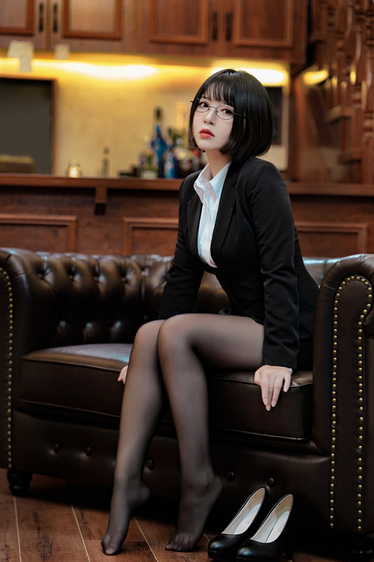 半半子 – OL様 [37P-108MB]